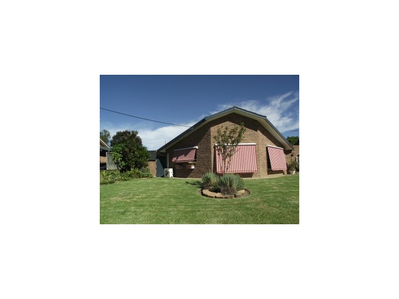 4 Helensvale Avenue, Moree NSW 2400