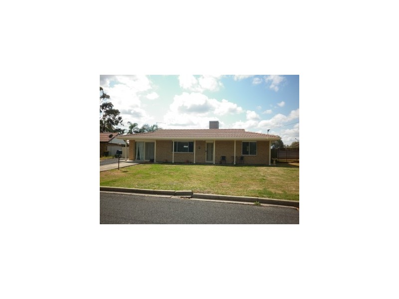 8 Julia Place, Moree NSW 2400