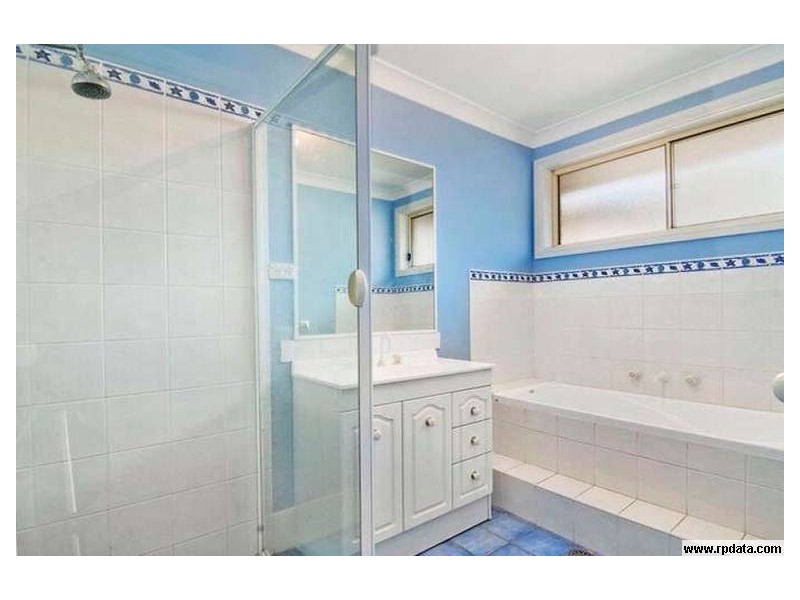 4 Maple Gr, Wentworth Falls NSW 2782