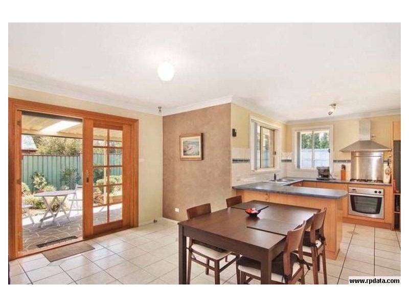 4 Maple Gr, Wentworth Falls NSW 2782