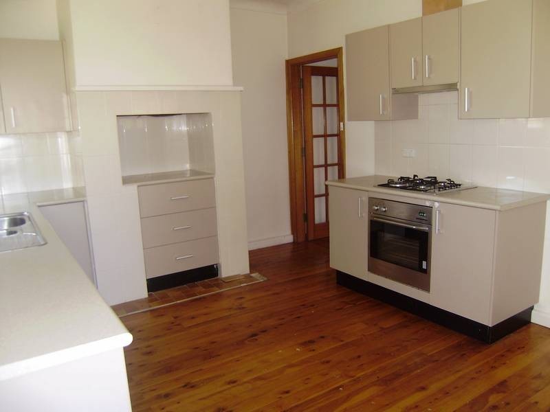 8 Addington Road, Hazelbrook NSW 2779