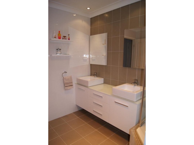 15 Lysiana Road, Woodford NSW 2778