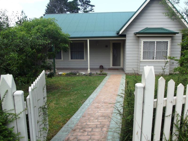 1/11 Cale Lane, Wentworth Falls NSW 2782