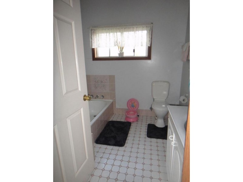 8 WIDEVIEW AVE, Lawson NSW 2783