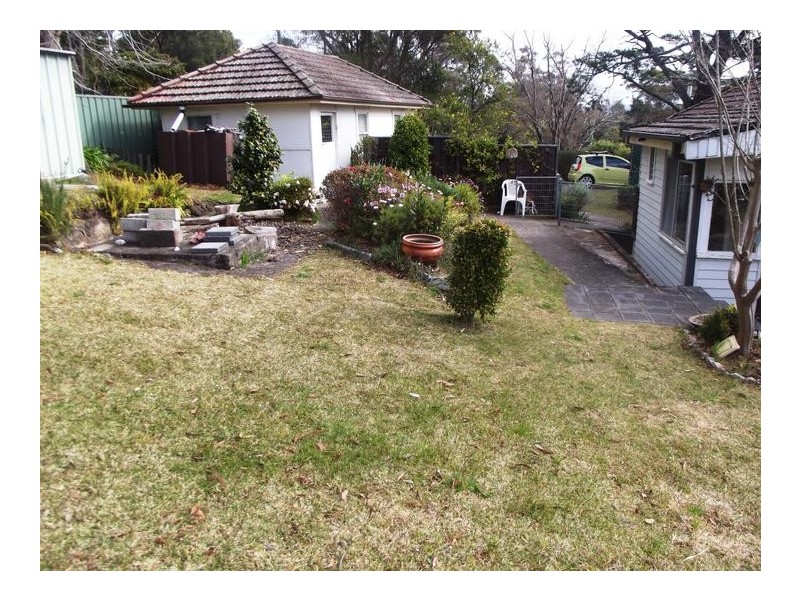 18 Railway Parade, Woodford NSW 2778