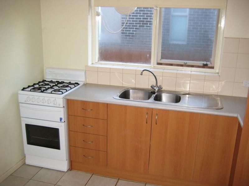 2/140 Hoffmans Road, Essendon VIC 3040