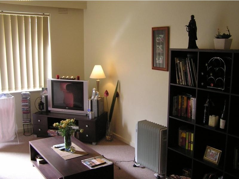 2/140 Hoffmans Road, Essendon VIC 3040