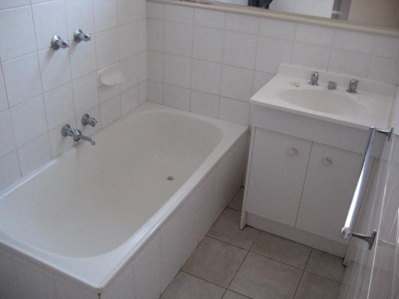 2/140 Hoffmans Road, Essendon VIC 3040