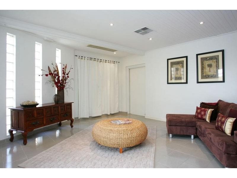 18 Dinah Parade, Keilor East VIC 3033