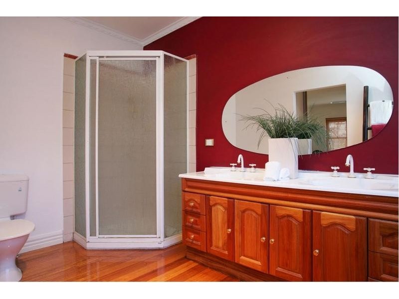 18 Dinah Parade, Keilor East VIC 3033