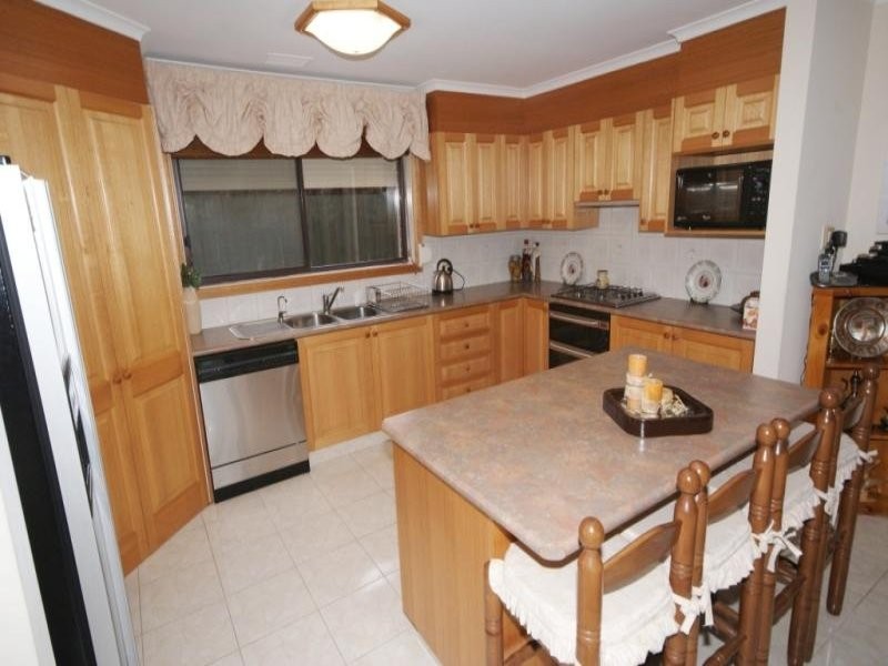 12 Maple COURT, Keilor VIC 3036