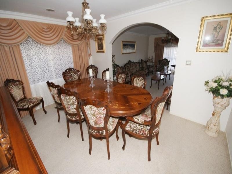 12 Maple COURT, Keilor VIC 3036