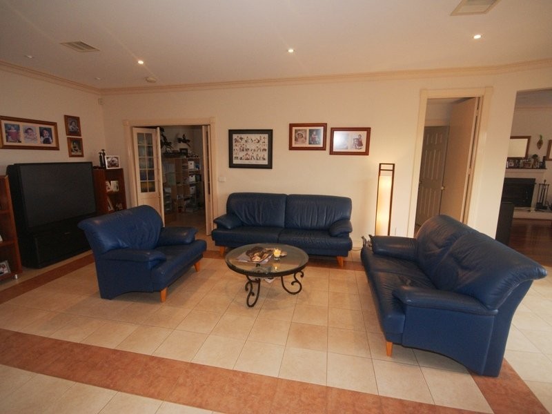 21 Burrowye CRESCENT, Keilor VIC 3036