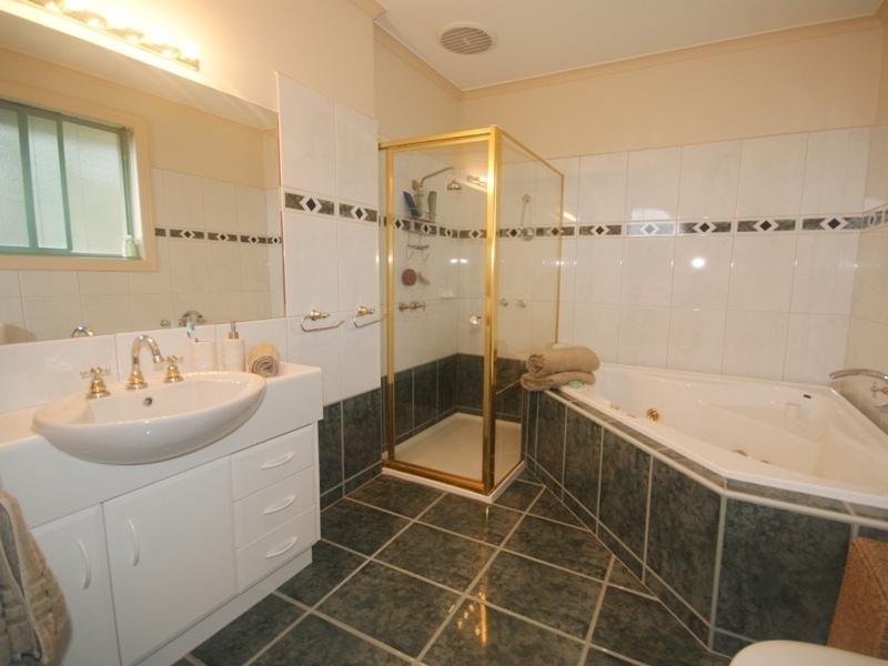 21 Burrowye CRESCENT, Keilor VIC 3036