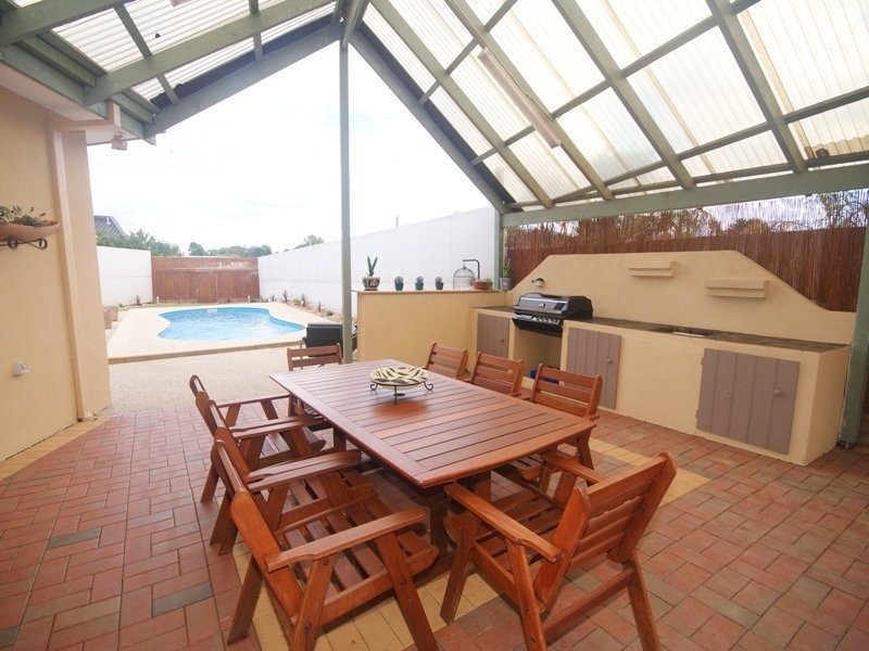 21 Burrowye CRESCENT, Keilor VIC 3036