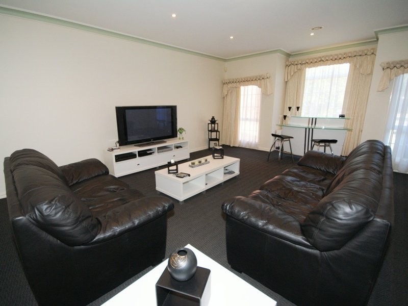 41 Pintail Crescent, Taylors Lakes VIC 3038