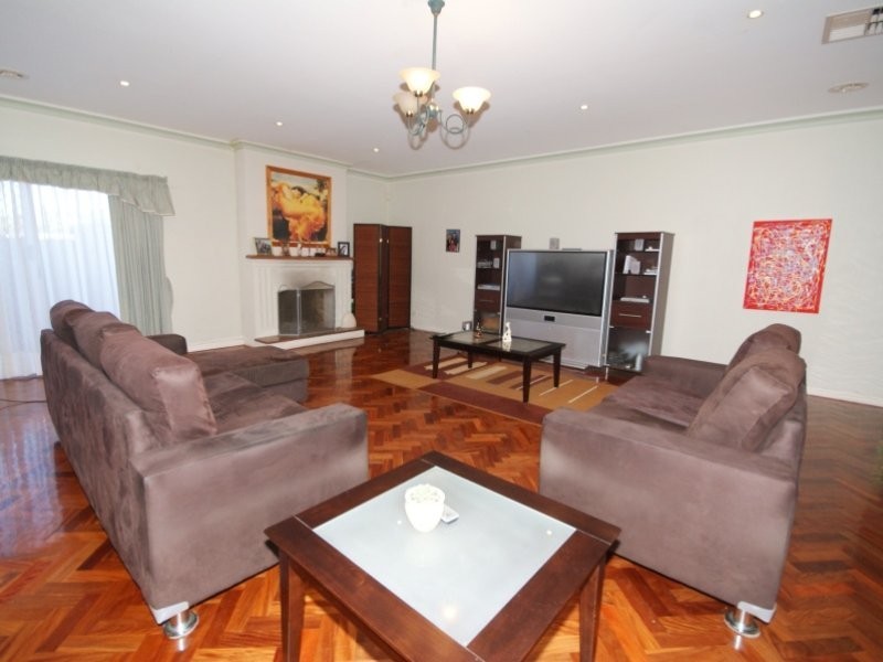 41 Pintail Crescent, Taylors Lakes VIC 3038