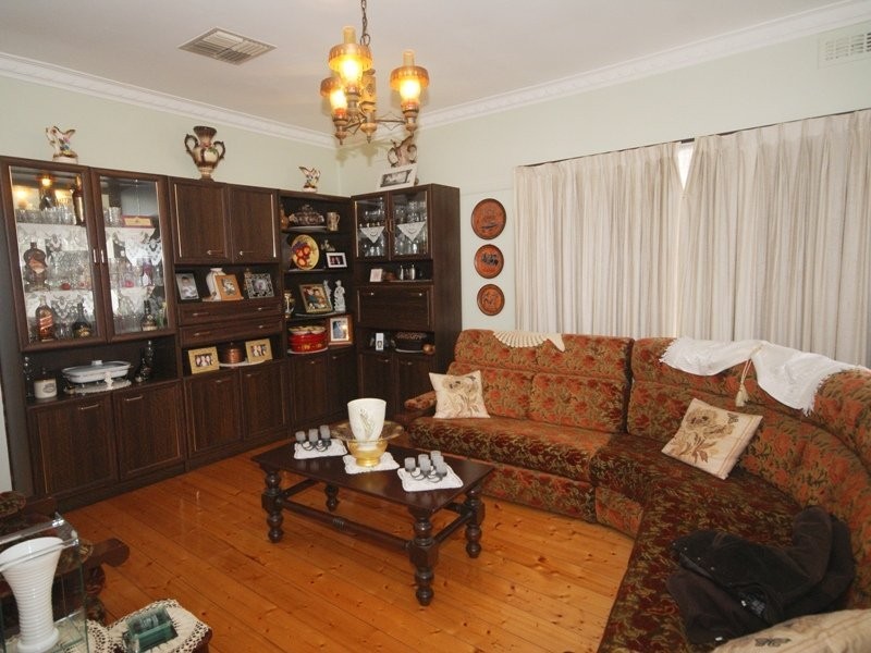 11 Hamilton Street, Niddrie VIC 3042