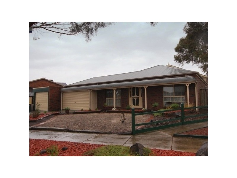 1 Broula Court, Taylors Lakes VIC 3038