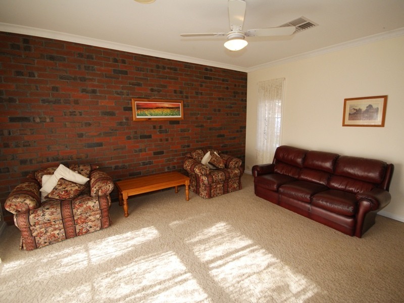 1 Broula Court, Taylors Lakes VIC 3038