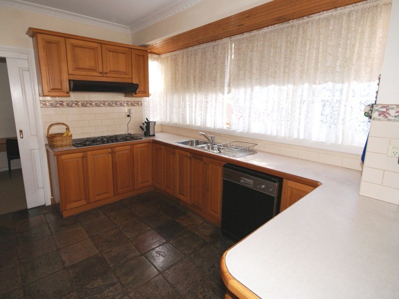 1 Broula Court, Taylors Lakes VIC 3038