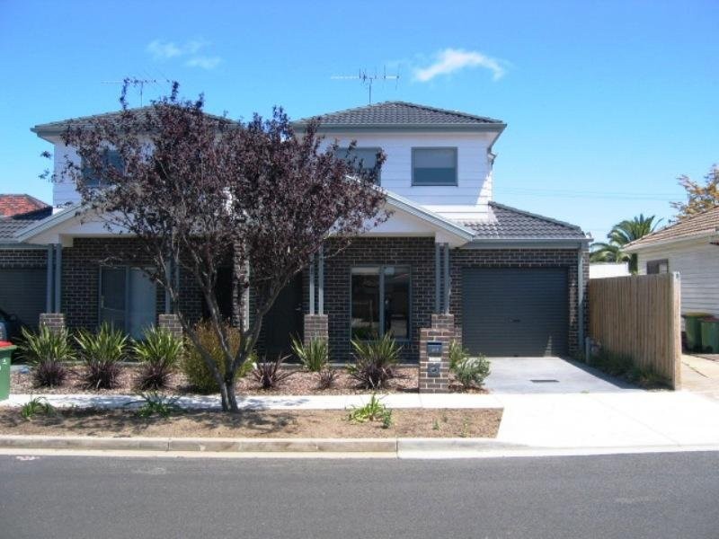 2/1 Carlyle Street, Maidstone VIC 3012