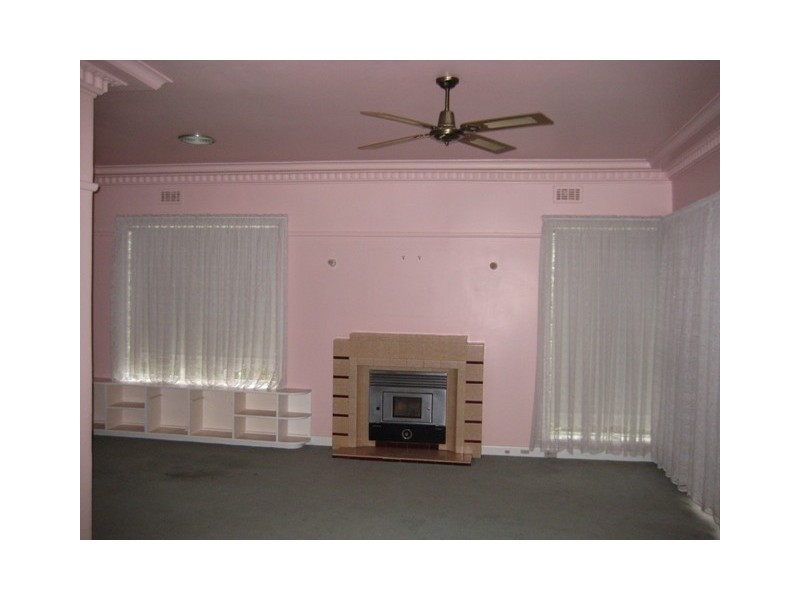 45 Rhodes Parade, Oak Park VIC 3046