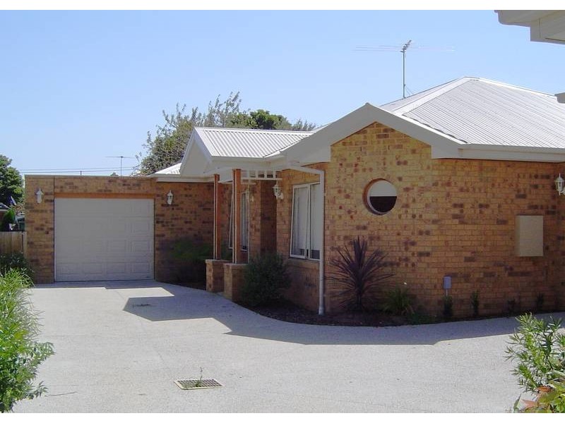 2/33 Cuthbert Street, Niddrie VIC 3042