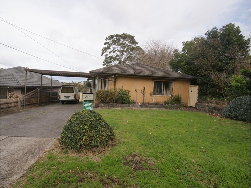 39 Hillside Grove, Airport West VIC 3042