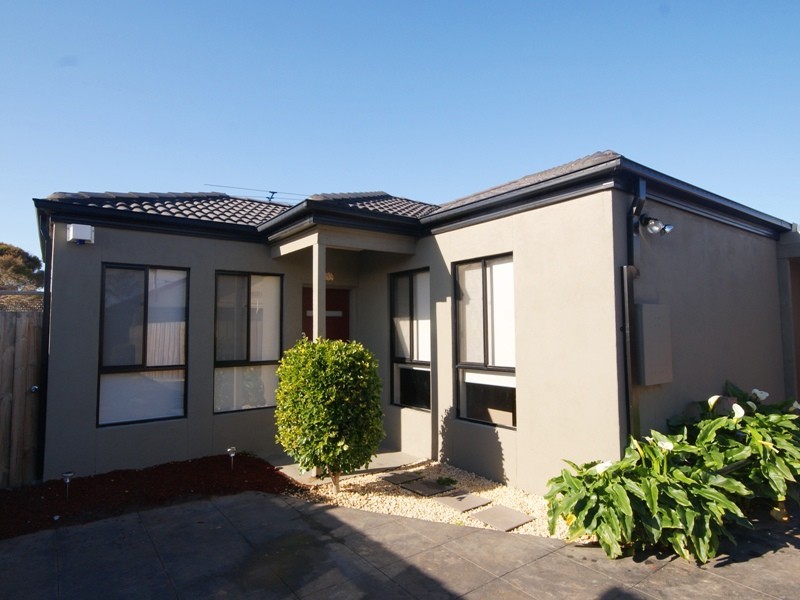2/8 Walmer Avenue, St Albans VIC 3021