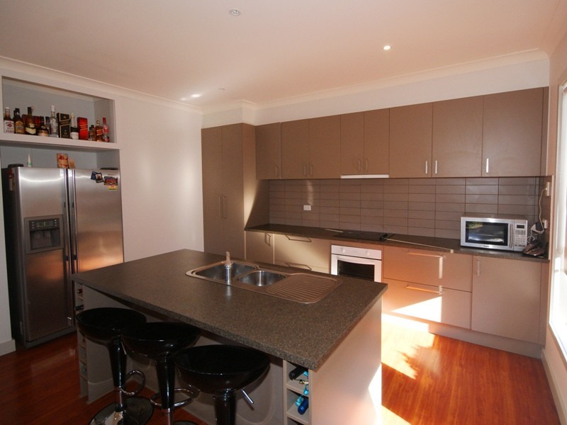 2/8 Walmer Avenue, St Albans VIC 3021