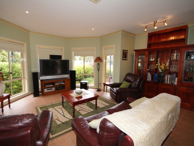 8 Welburn Place, Greenvale VIC 3059