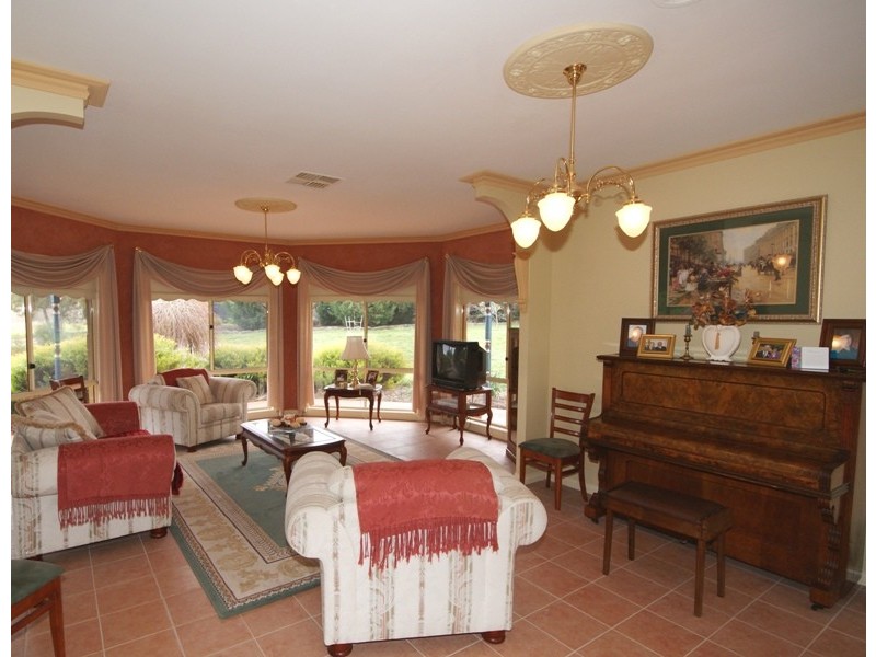 8 Welburn Place, Greenvale VIC 3059