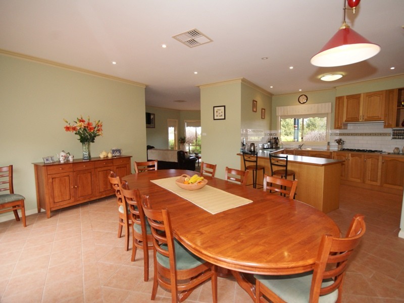 8 Welburn Place, Greenvale VIC 3059