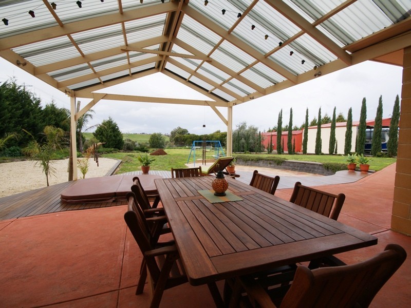 8 Welburn Place, Greenvale VIC 3059