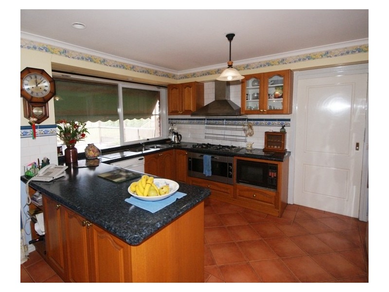 15 Emu Creek Road, Sunbury VIC 3429