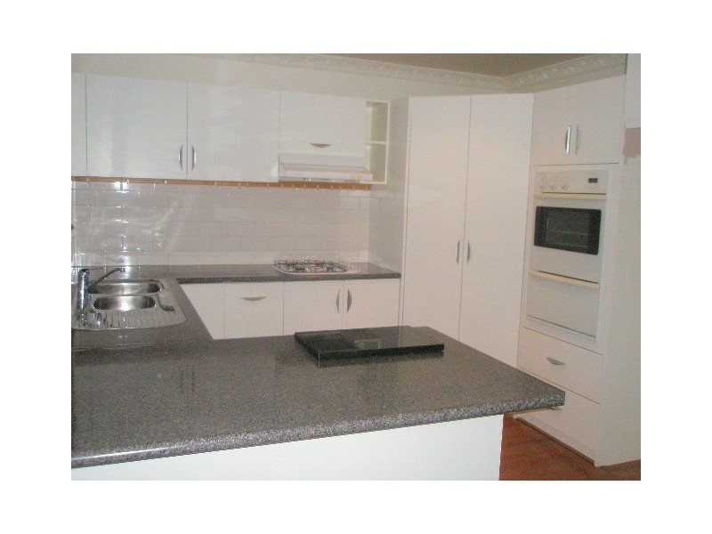 2/142 Lebanon Street, Strathmore VIC 3041