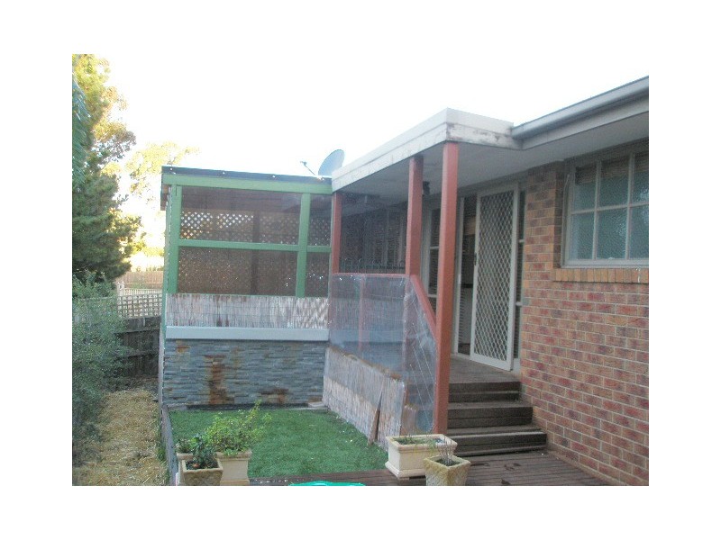 2/142 Lebanon Street, Strathmore VIC 3041