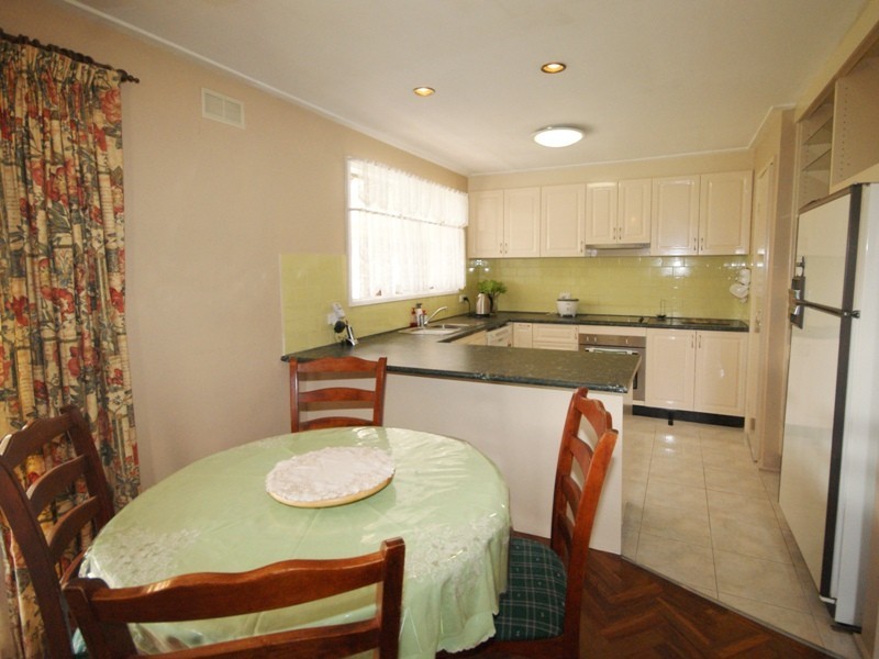 32 Akma Court, Taylors Lakes VIC 3038
