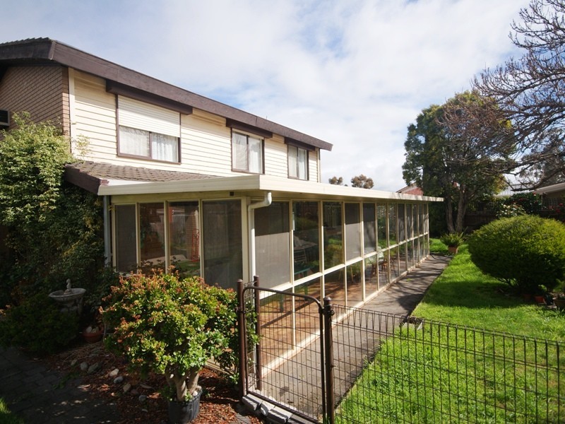 32 Akma Court, Taylors Lakes VIC 3038