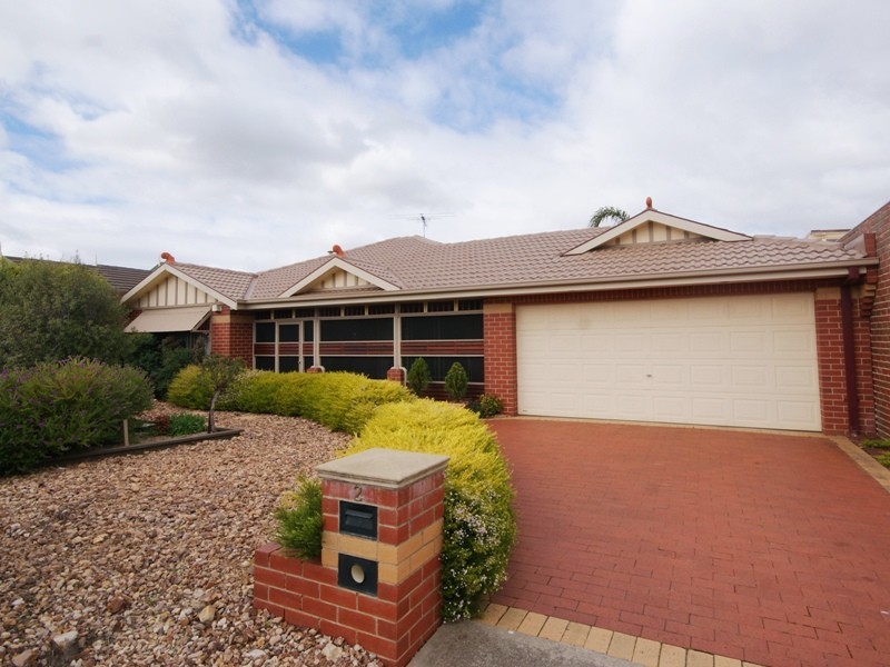 2 Strzelecki Court, Taylors Lakes VIC 3038