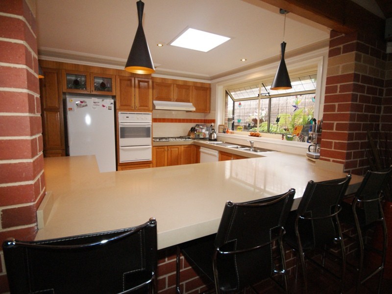 2 Strzelecki Court, Taylors Lakes VIC 3038