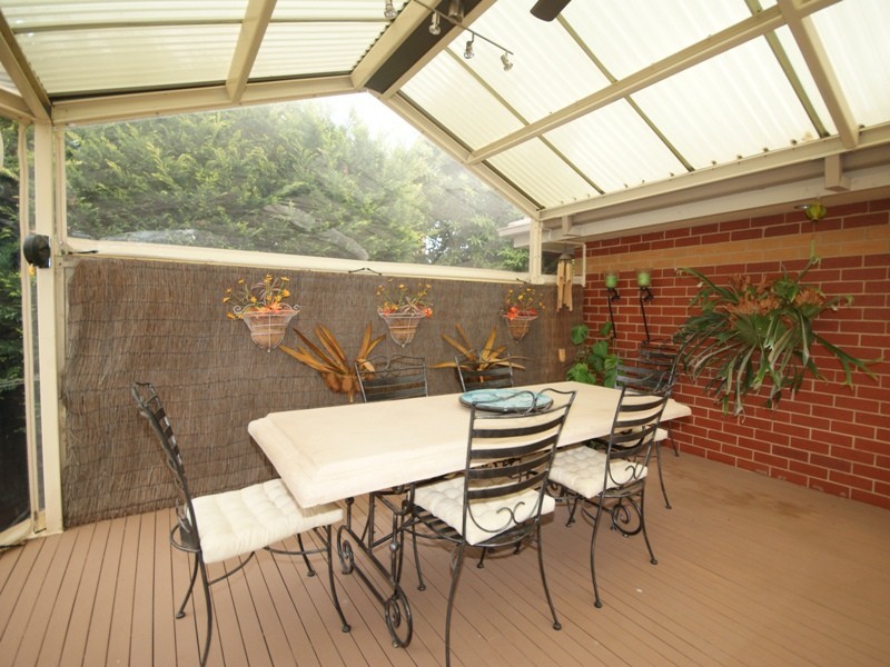 2 Strzelecki Court, Taylors Lakes VIC 3038