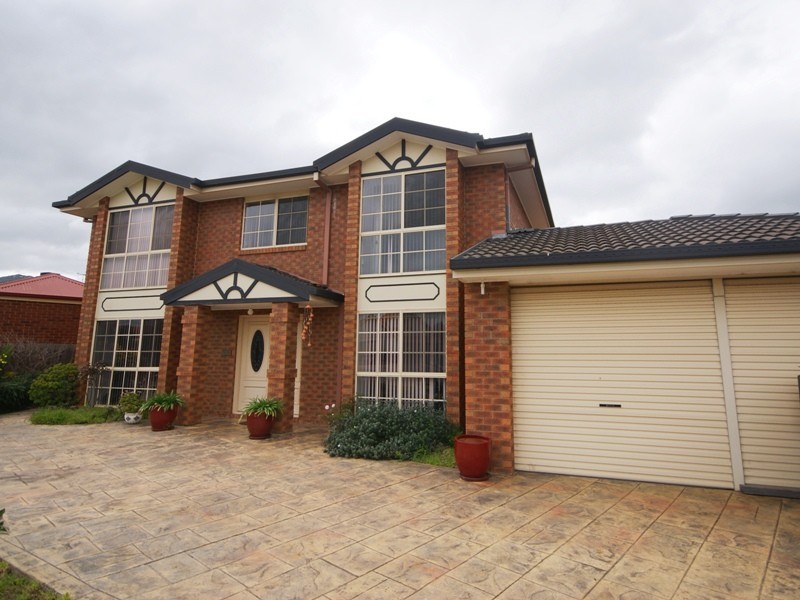 8 Chalotte Court, Taylors Lakes VIC 3038