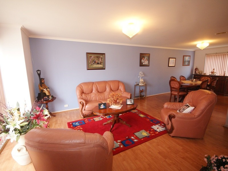 8 Chalotte Court, Taylors Lakes VIC 3038