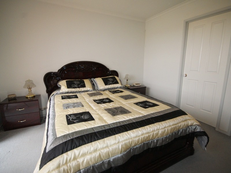 8 Chalotte Court, Taylors Lakes VIC 3038