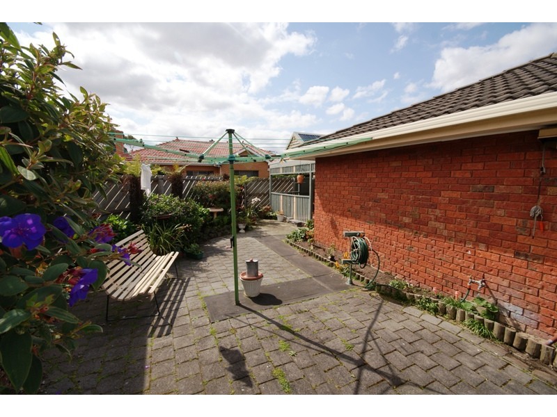 1/5 Gilbertson Street, Essendon VIC 3040