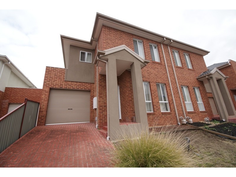 37 Balerno Circle, Gowanbrae VIC 3043