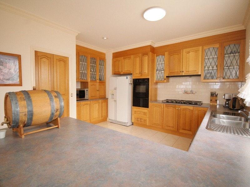 2 Doutney Court, Sunbury VIC 3429