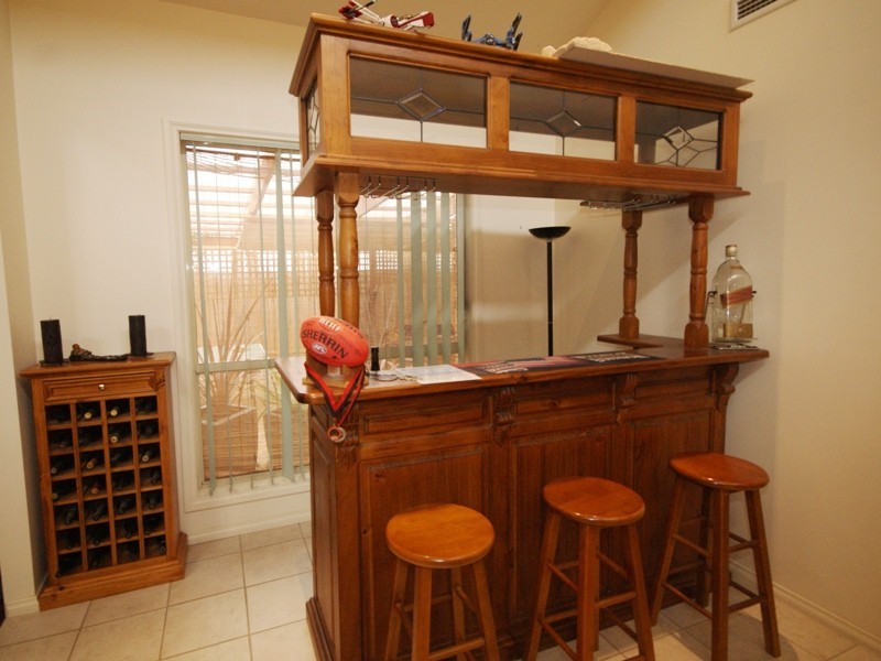 4 Bass Court, Taylors Lakes VIC 3038